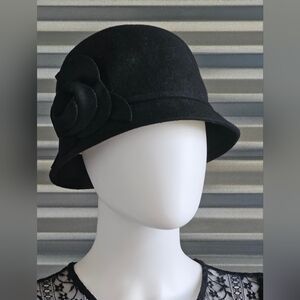 Nine West Black Wool vintage style colche floral hat